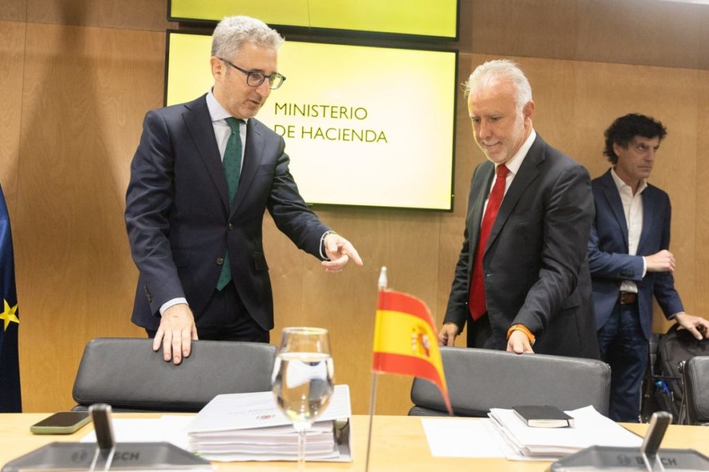 Arcadi España y Ángel Víctor Torres, en una reunión del Consejo de Política Fiscal y Financiera. | Eduardo Parra (EP)