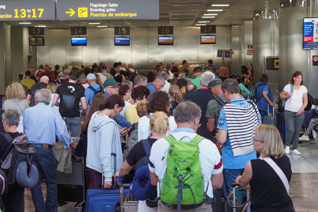 El BOE lo confirma: España mantiene los controles a viajeros de Italia hasta el 22 de septiembre