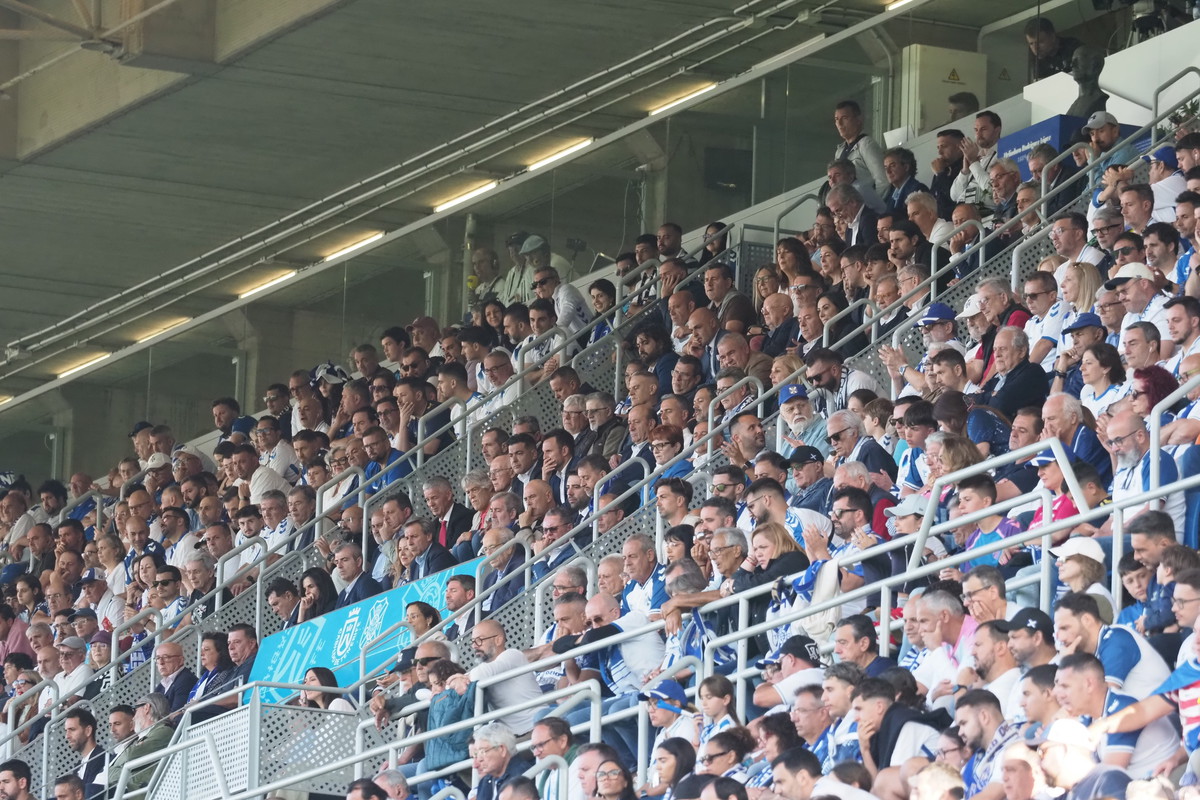 Afición del CD Tenerife durante un partido disputado en el Heliodoro Rodríguez López. Foto de Sergio Méndez
