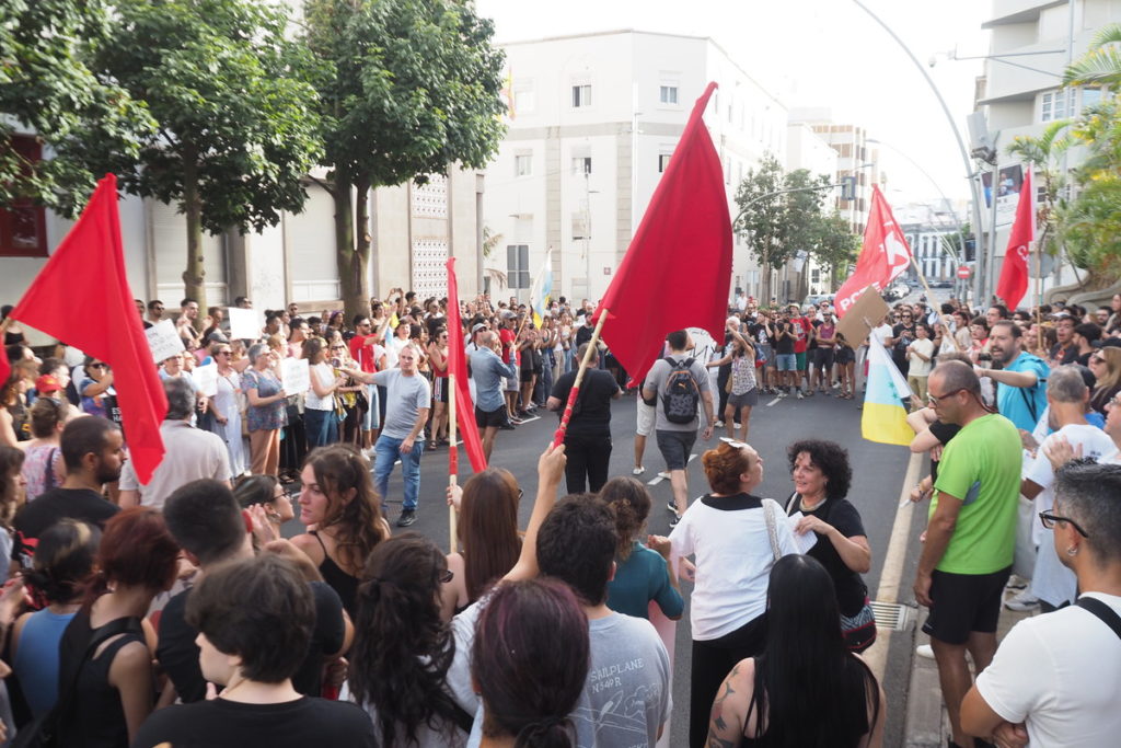 Protesta contras los desahucios convocada frente a la Subdelegación del Gobierno. Protesta contras los desahucios convocada frente a la Subdelegación del Gobierno.