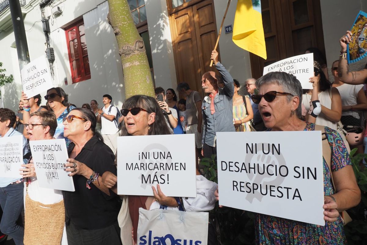 Se aplaza el desahucio en Granadilla mientras toda España se moviliza en apoyo de la madrileña Maricarmen