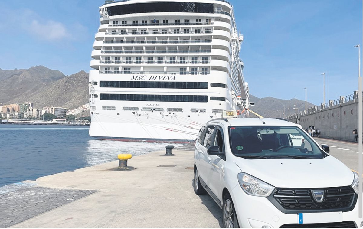 Taxistas, en pie de guerra ante la “amenaza” de bloquear su acceso al muelle de Santa Cruz desde el día 4
