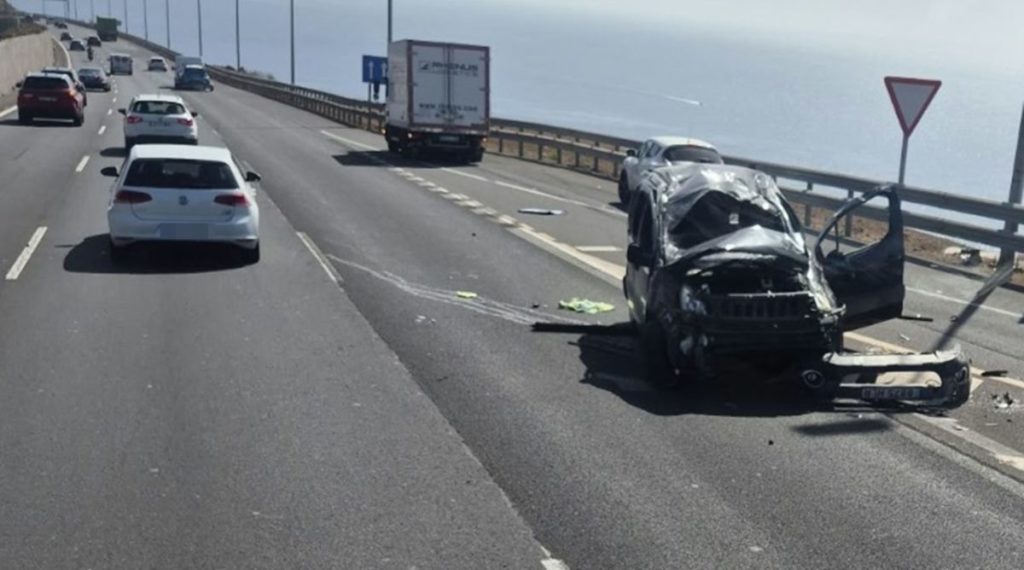 El 112 actualiza el accidente de la TF-1: el coche dio varias vueltas de campana
