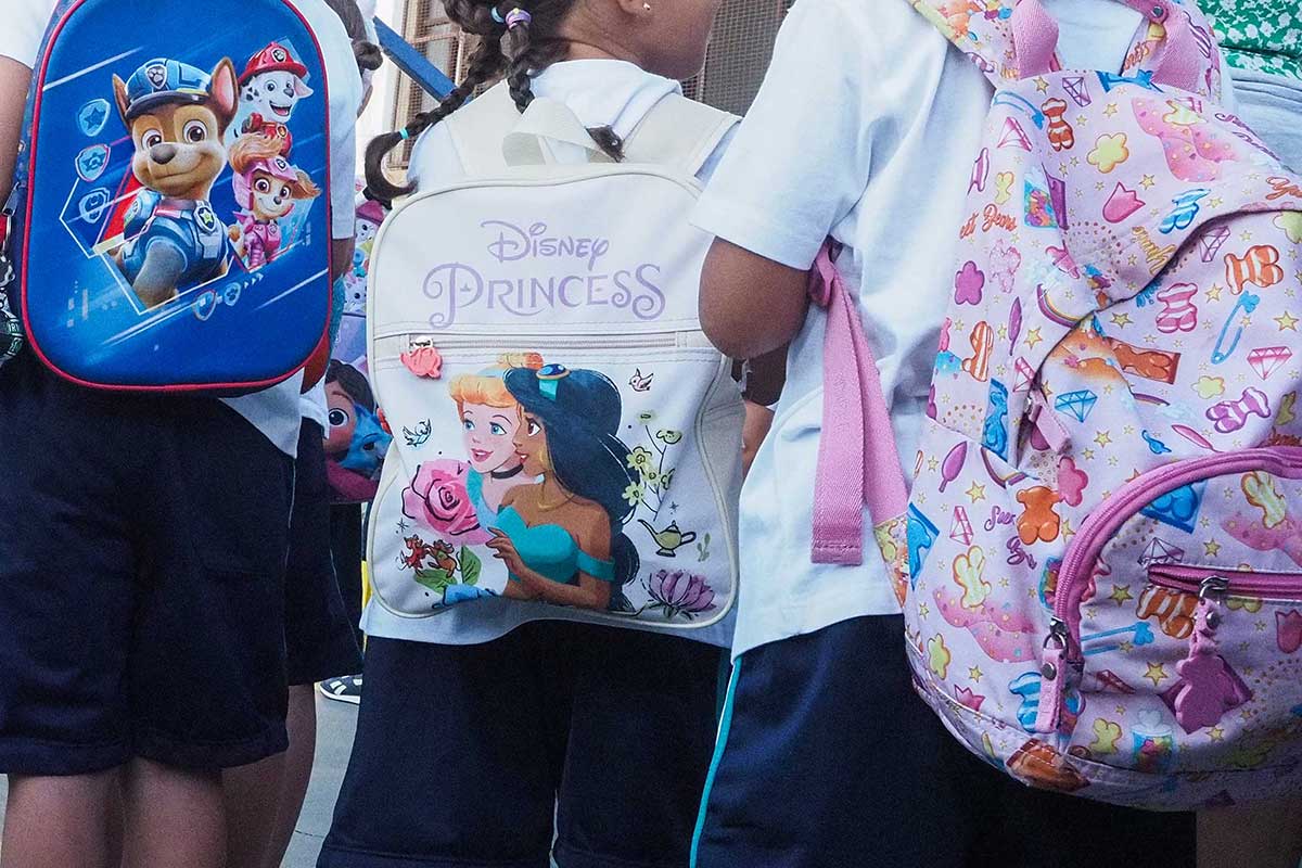 Ventiladores en la mochila y sin fuentes de agua: las familias de un colegio de Tenerife dicen "basta" al calor en las aulas