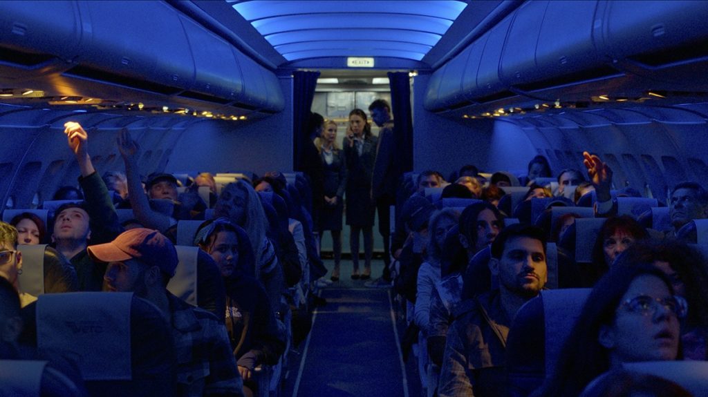 El thriller sobrenatural Black Box: Vuelo 298 sigue los misteriosos sucesos a bordo de un avión con destino a Seattle.