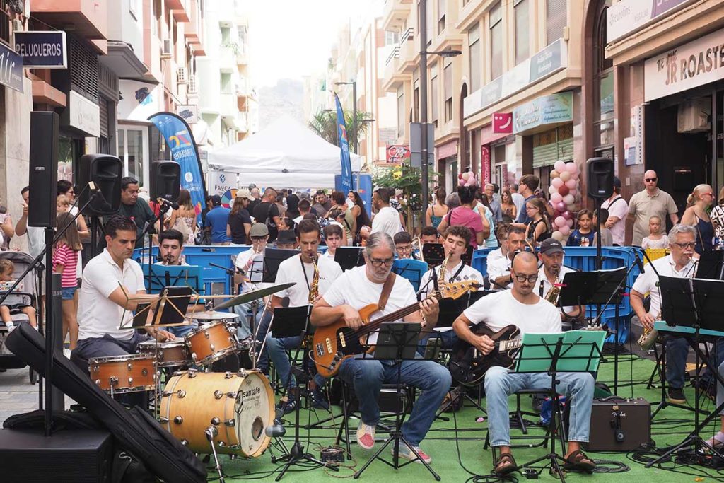 Santa Cruz Revitalizes El Toscal Neighborhood with "Vive La Rosa" Initiative