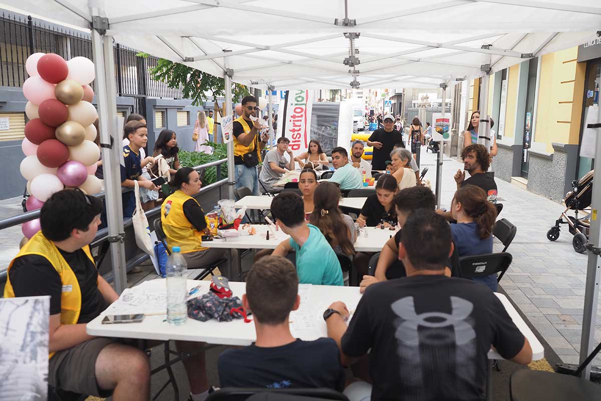 Santa Cruz estrena la renovada calle de La Rosa con actividades familiares y música en directo