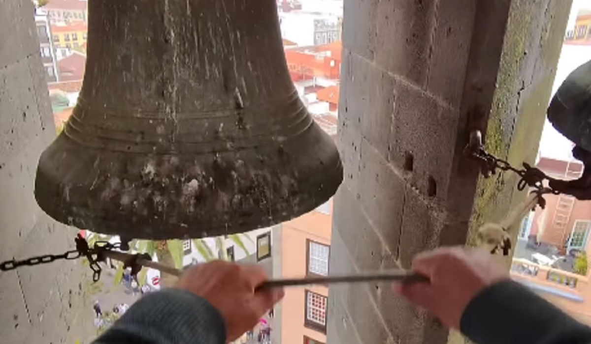 Así se ve el repique de las campanas de la Catedral de La Laguna desde dentro