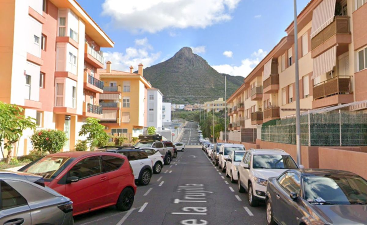Calle La Trujilla, en Arona, donde ha tenido lugar el grave siniestro. | Google Maps