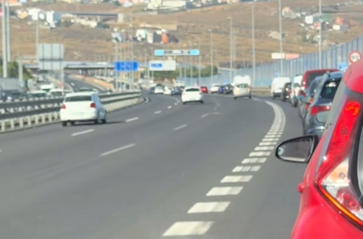 Carril de desaceleración de la TF-1 a la altura de Añaza