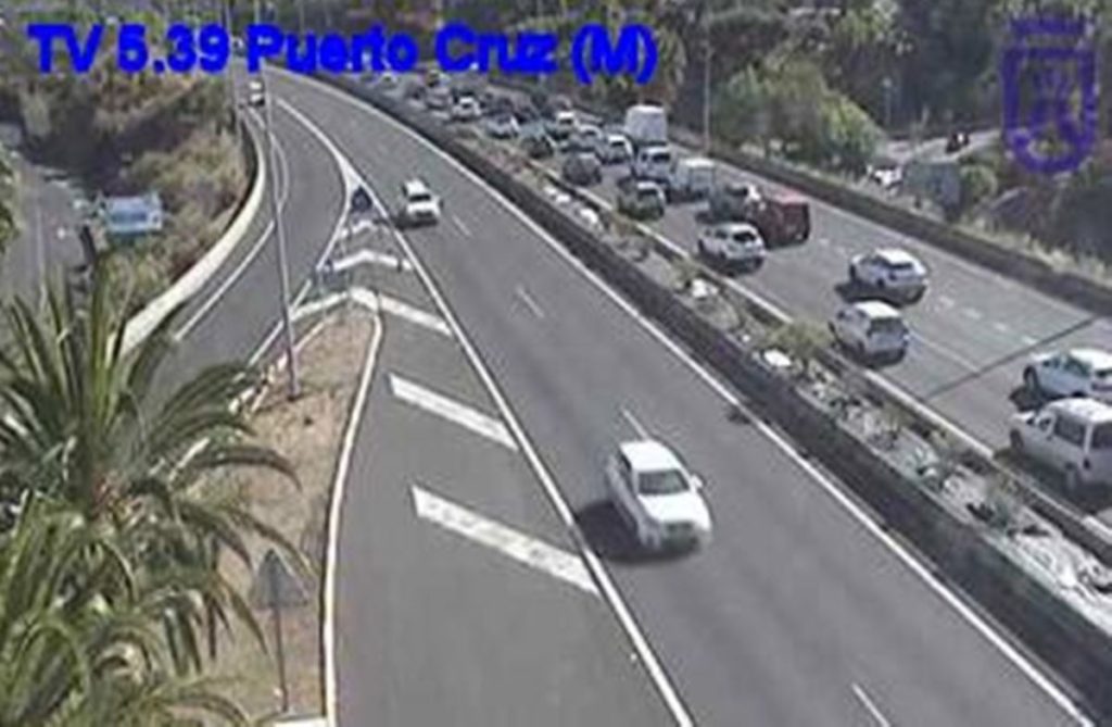 Importantes retenciones en la TF-5 por otro accidente de tráfico