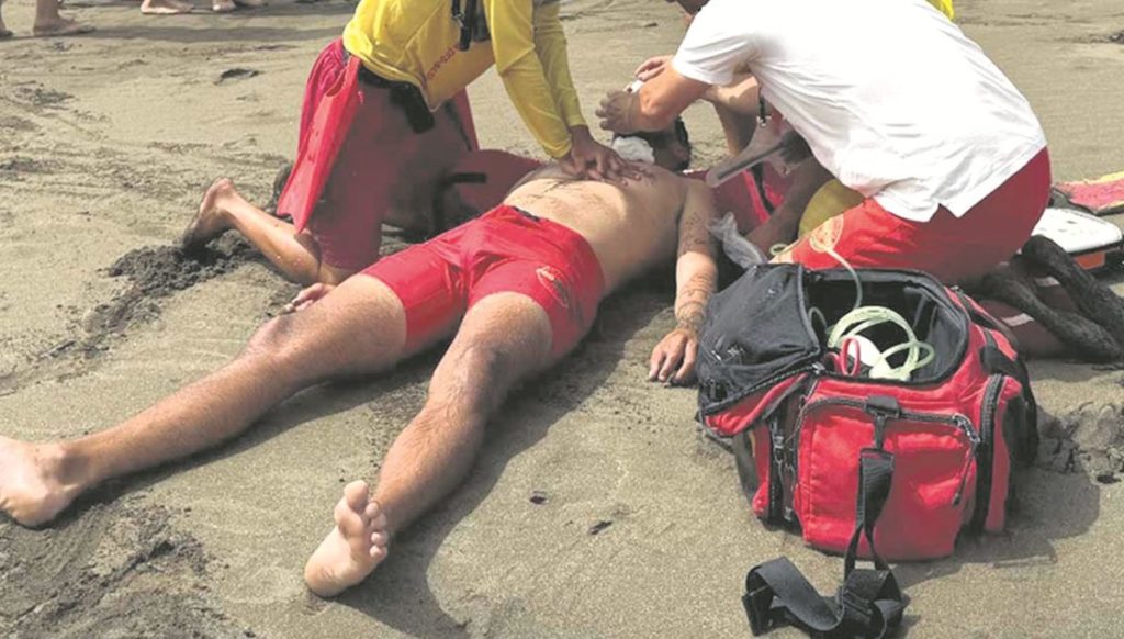Imagen de archivo de reaminación de un ahogado en una playa de Canarias. | DA