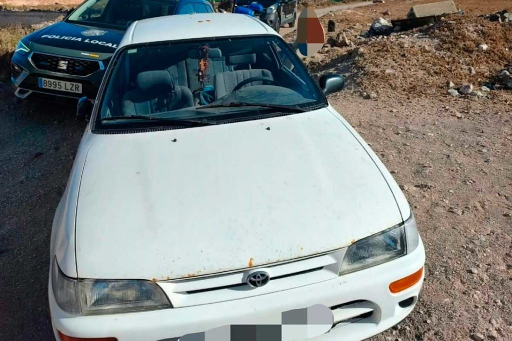 La temeraria fuga en Canarias de un conductor sin carné ni seguro que acabó con un policía herido