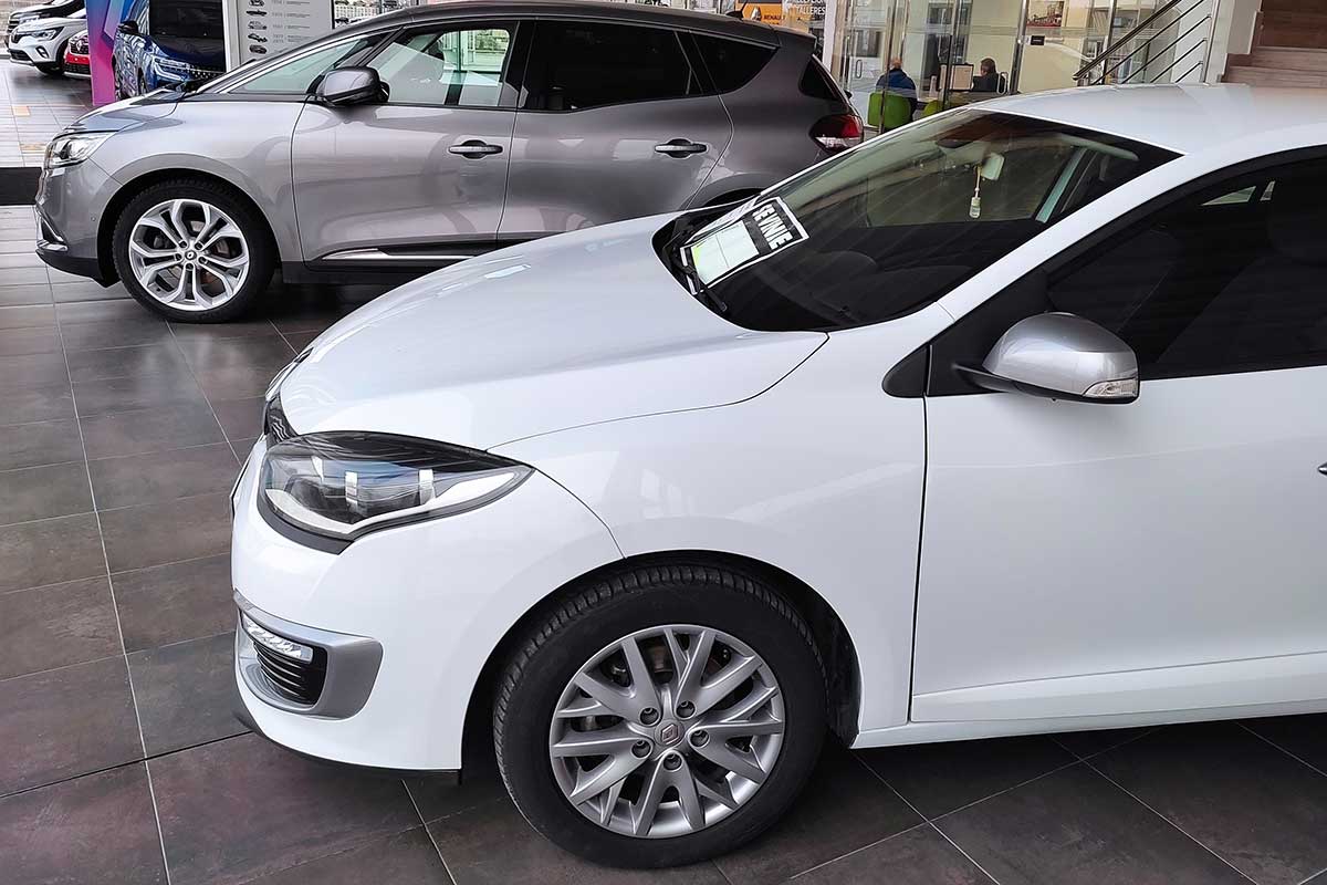 Coche de ocasión en un concesionario