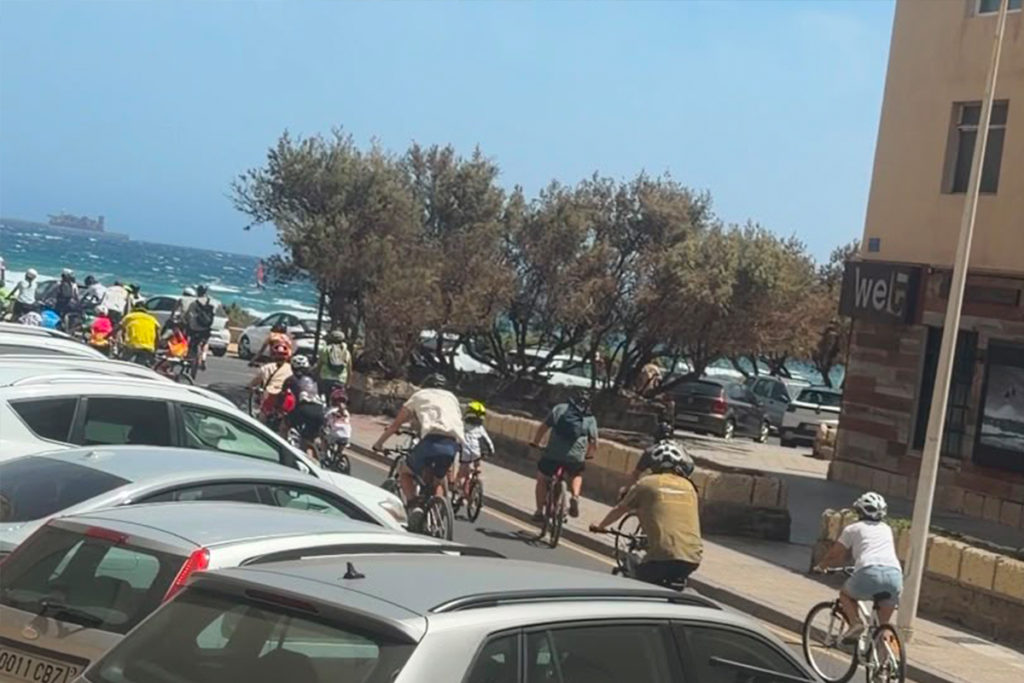 Vecinos de Granadilla se manifiestan contra el nuevo carril bici y la supresión de aparcamientos en El Médano