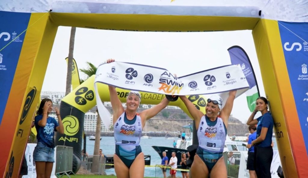 La Isla del Corazón late al ritmo del SwimRun en una jornada de deporte y emoción en Mogán