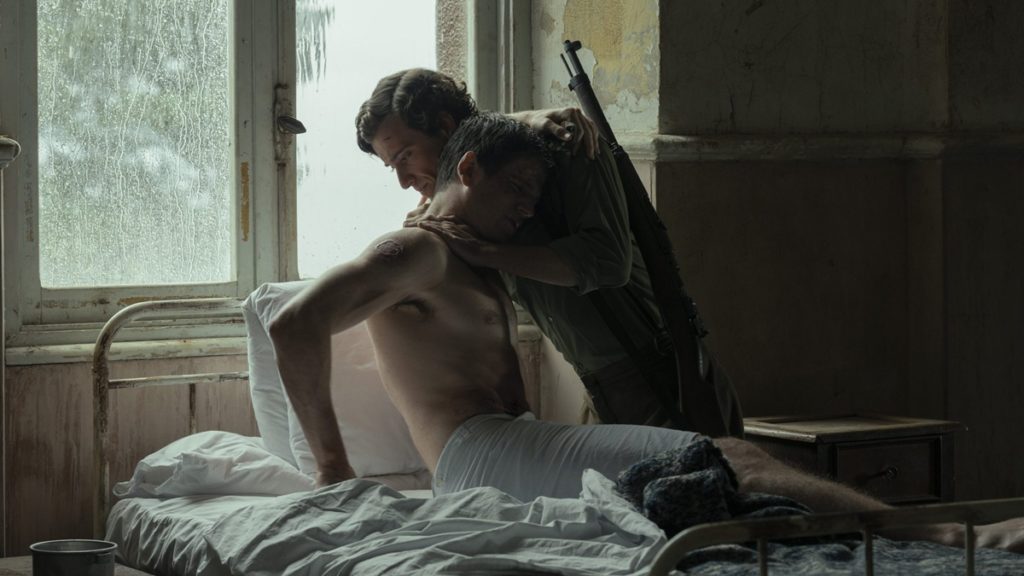 Guitarricadelafuente, en su debut como actor, y Miguel Bernadeau, en La bola negra.