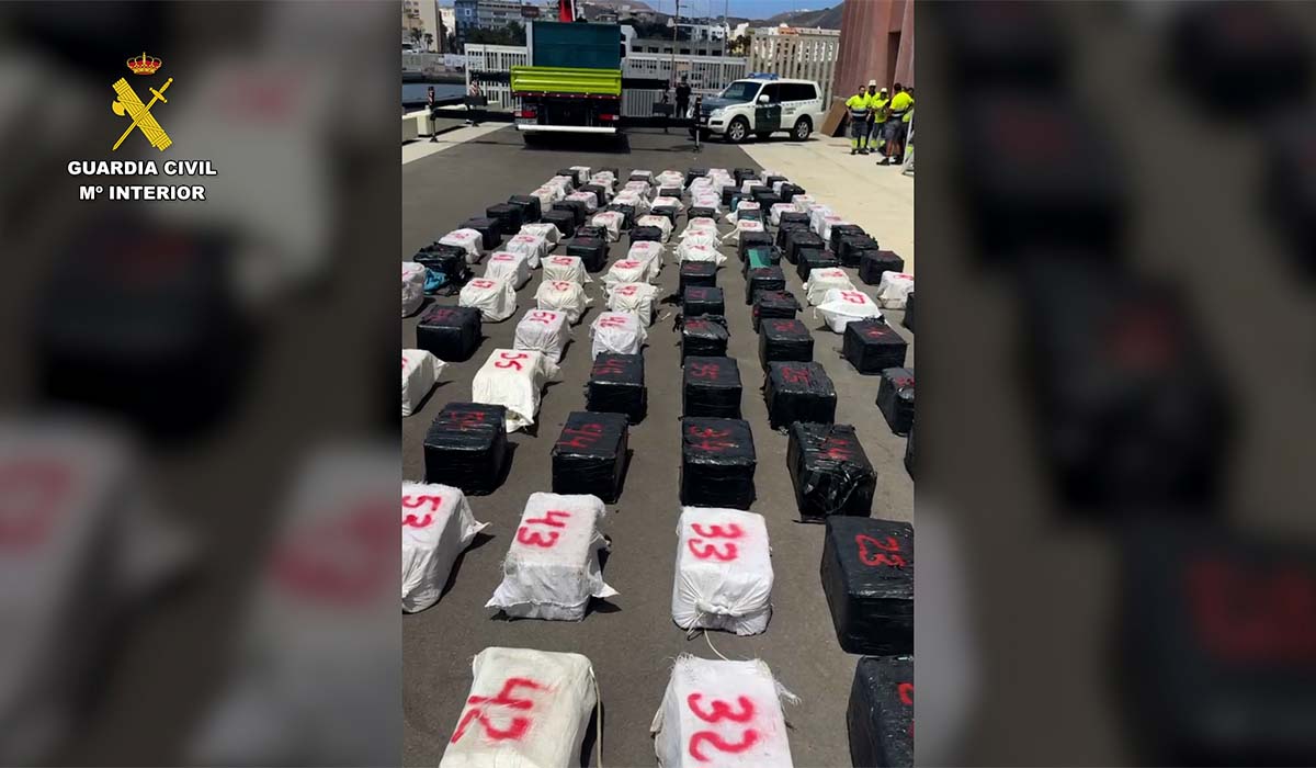 Persecución en alta mar en Canarias: más tres toneladas de cocaína, un fusil y una ametralladora
