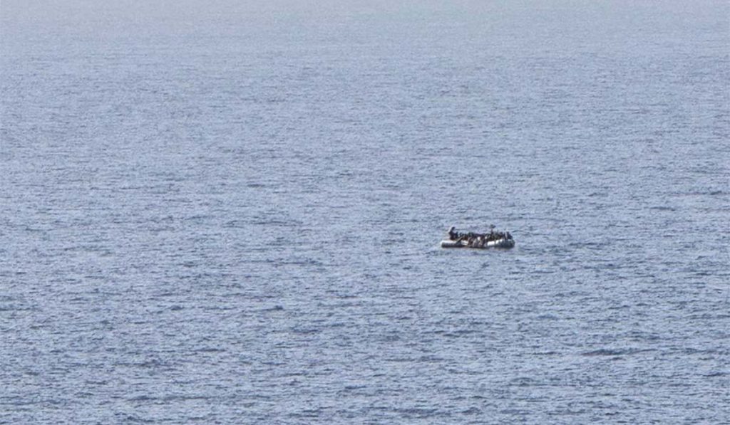 Seis menores, entre las 148 personas rescatadas cerca de Lanzarote