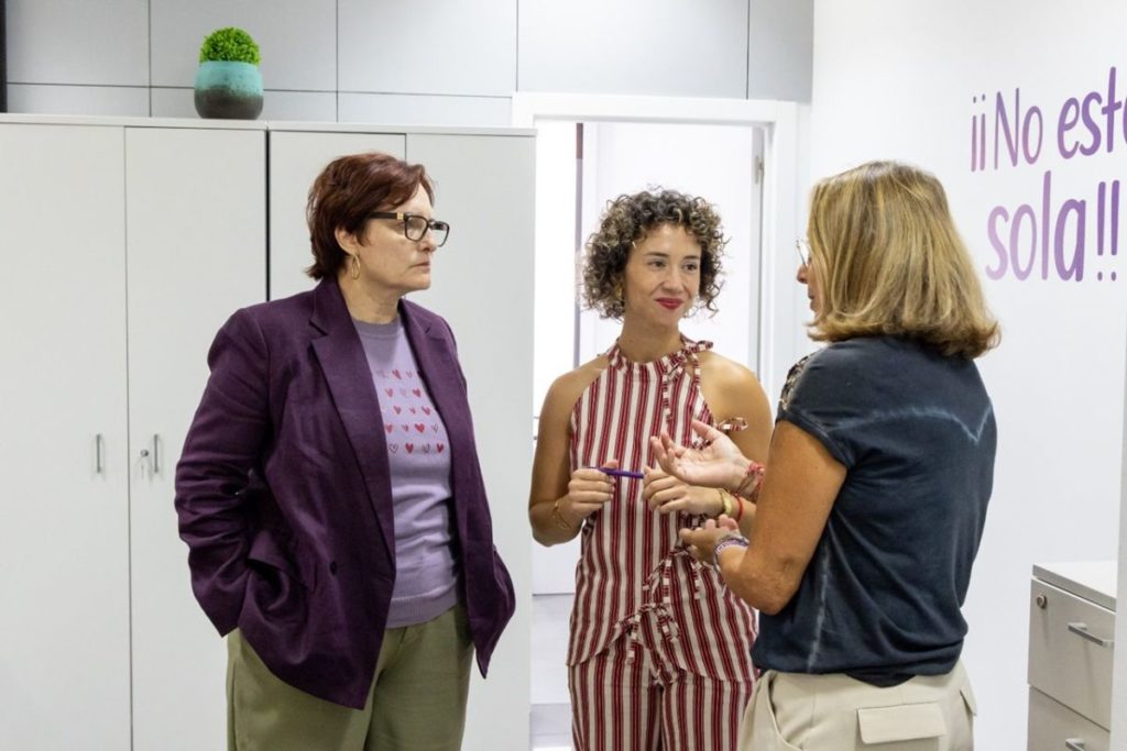 Candelaria Delgado visitó el centro 24 horas de Gran Canaria. | DA