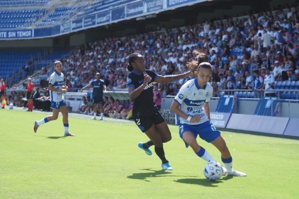 La puesta de largo del Costa Adeje en el Heliodoro acaba sin goles (0-0)