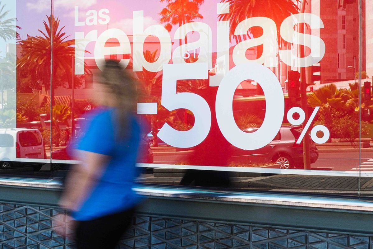 Grandes superficies y pequeños y medianos comercios abren el debate de la apertura dominical. | Sergio Méndez