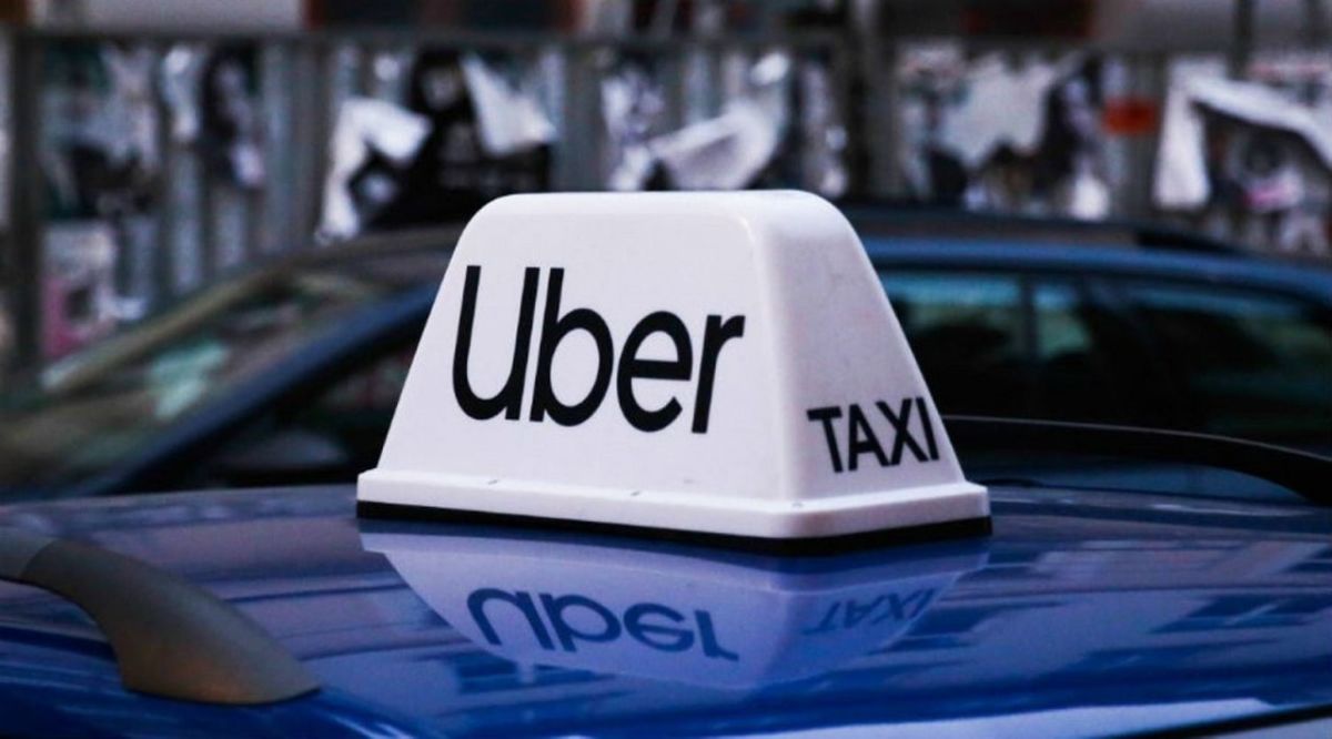 El servicio Uber ya ha comenzado a ofrecer acceso a su plataforma a los taxistas de la capital.