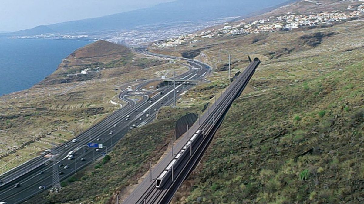 Luz verde a ampliar el tranvía, trenes y carriles en la TF-1 y TF-5