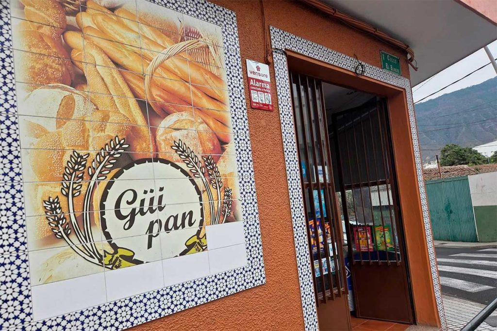 Dos mujeres heridas con arma blanca durante un intento de robo en una panadería de Güímar