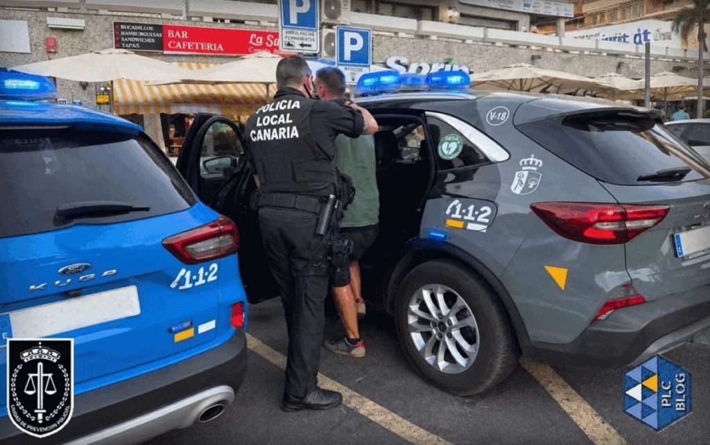 Roban un bolso con 1.450 euros en una terraza de Tenerife y varios vecinos salen tras ellos