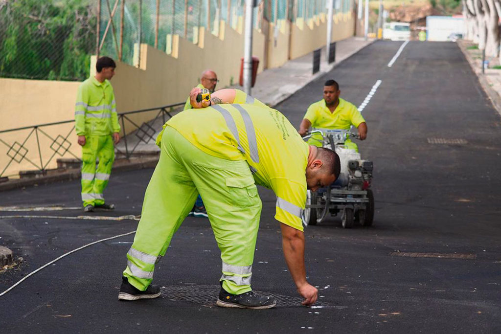 Los canarios son los peor pagados del país pero también los que más horas de trabajo pierden al mes