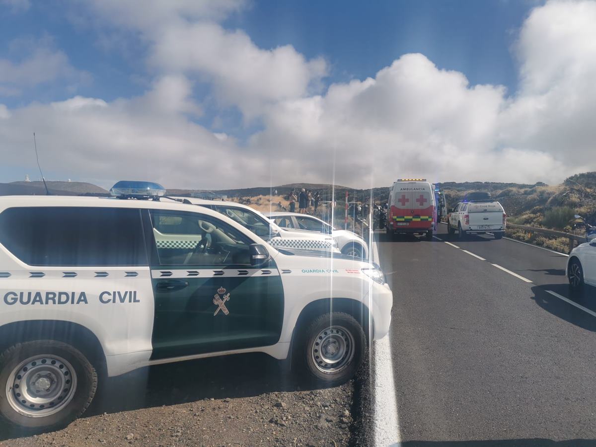 Un joven de 19 años, grave tras un accidente con dos motos y un coche en Tenerife
