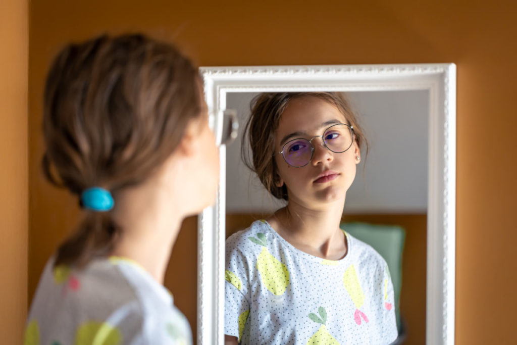 Las críticas sobre el físico empiezan en casa: un estudio de la ULL detecta un patrón que pasa de madres a hijas