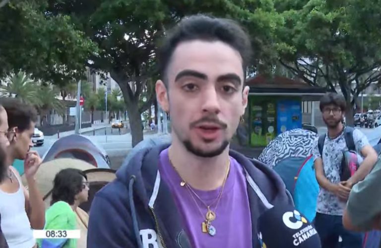 Cristian, una de las personas acampadas por la vivienda en Santa Cruz: "Queremos tener una vivienda digna"