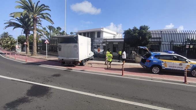 Un camión sin conductor se estrella contra el Ejército del Aire en Canarias