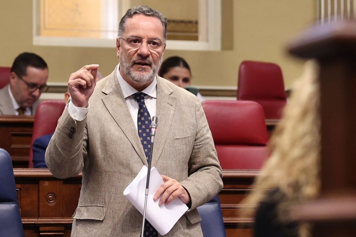 El Parlamento de Canarias cambia las normas: los profesores tendrán más protección ante las agresiones