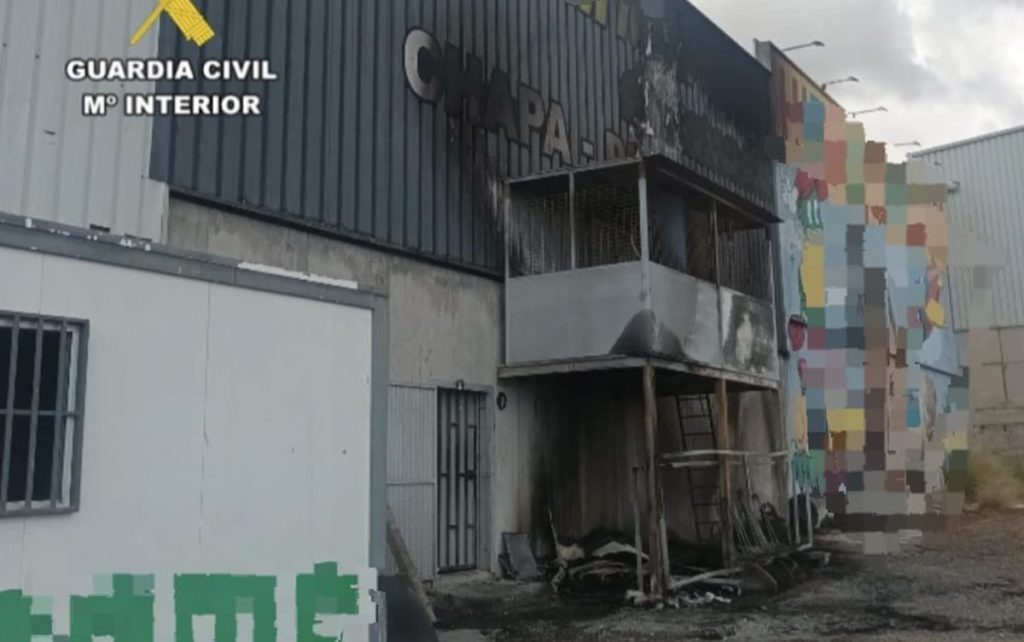 Lo sorprenden junto a una furgoneta de la que salía humo en Tenerife y acaba detenido por la Guardia Civil