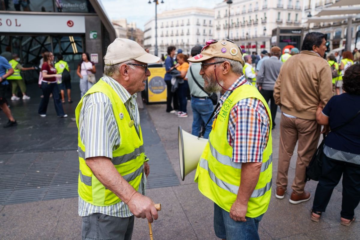 El PP sigue a Vox, apuesta por revisar las pensiones y regala una baza clave a la izquierda