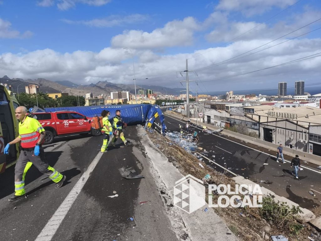 Todos los desvíos y guaguas afectadas por el grave accidente en la TF-5