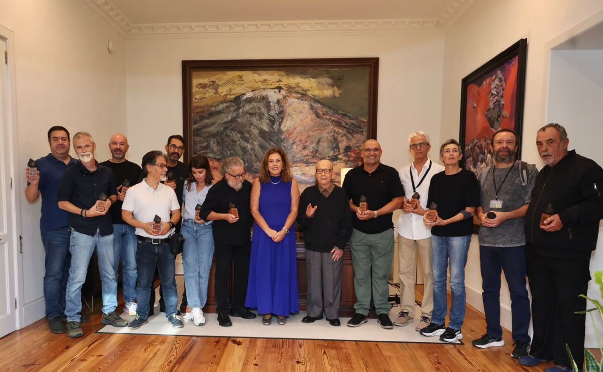 El Parlamento canario reconoce el trabajo de los fotoperiodistas que han documentado la actividad de la institución