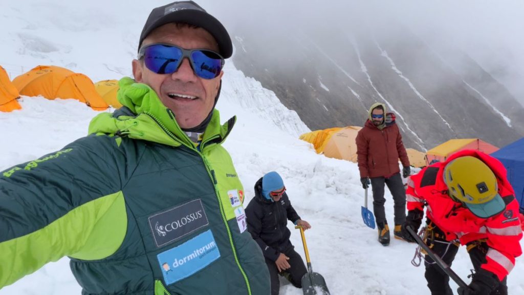 Juan Diego Amador regresa a Tenerife y cierra una edición del Desafío Colossus marcada por la adversidad en el Manaslu