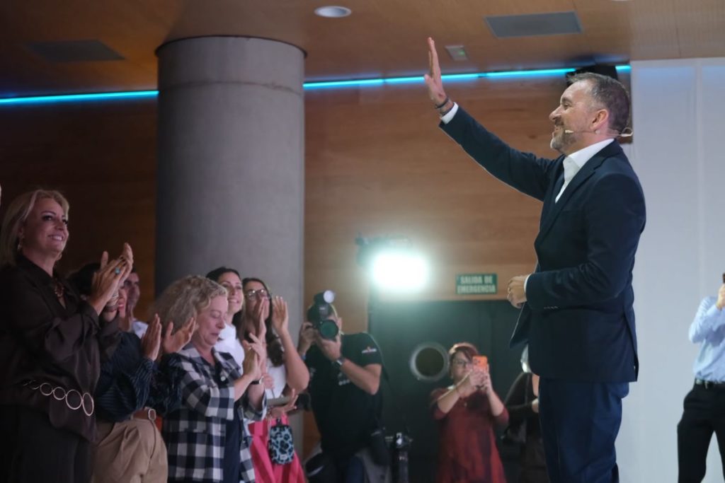 Bermúdez aspira a revalidar la Alcaldía de Santa Cruz tras 13 años de mandato