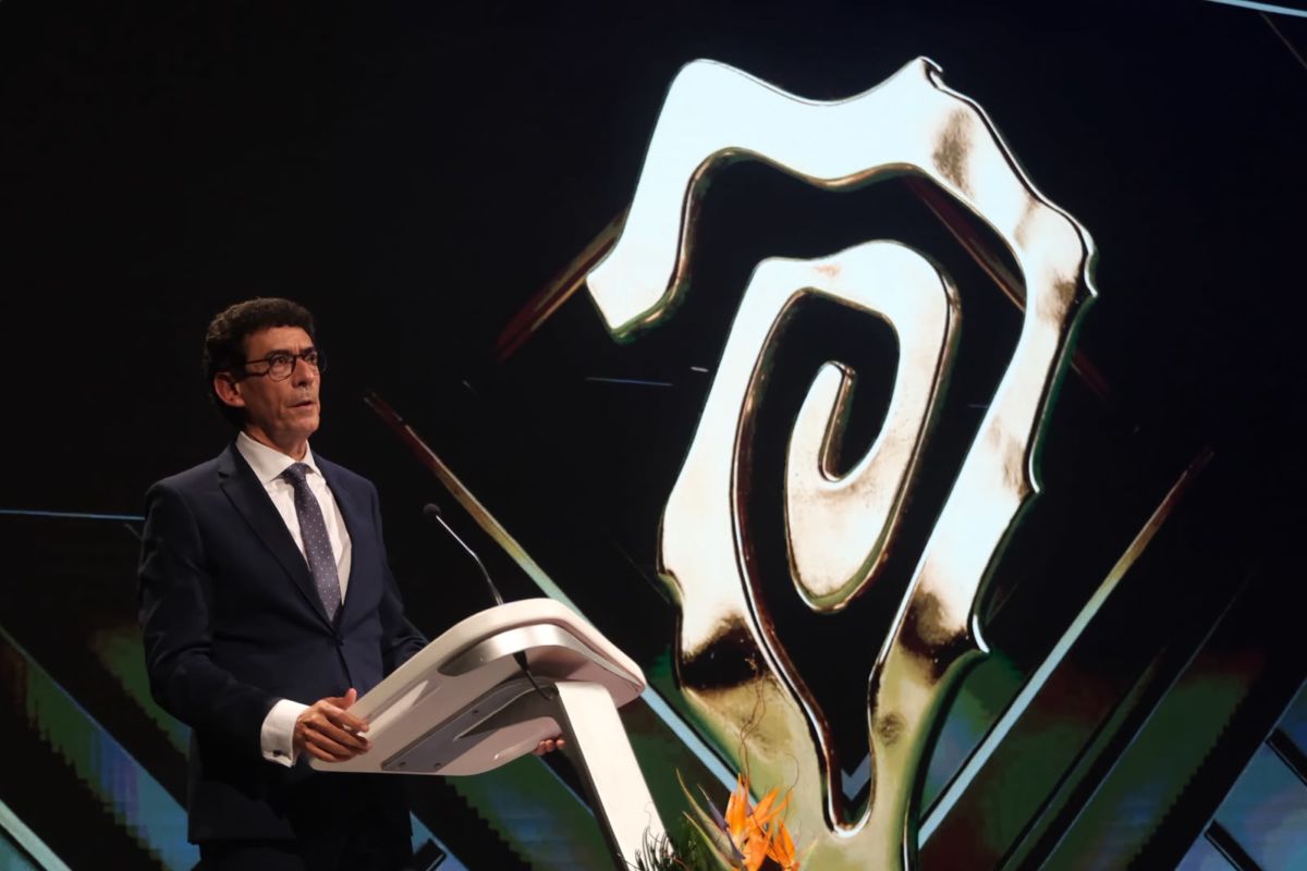 Lucas Fernández alerta de la erosión de las democracias y la pérdida de independencia del periodismo