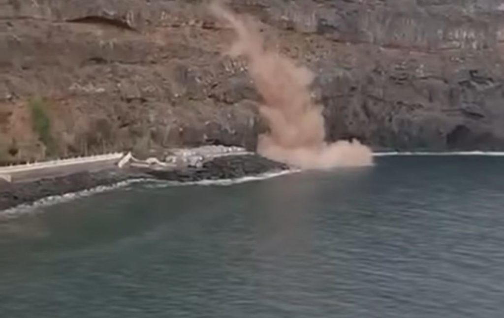 Desprendimiento en la playa de San Marcos, en Icod de los Vinos