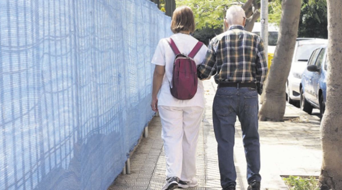 Bienestar busca aliados para dar respuesta a 12.000 canarios que esperan la ayuda de dependencia