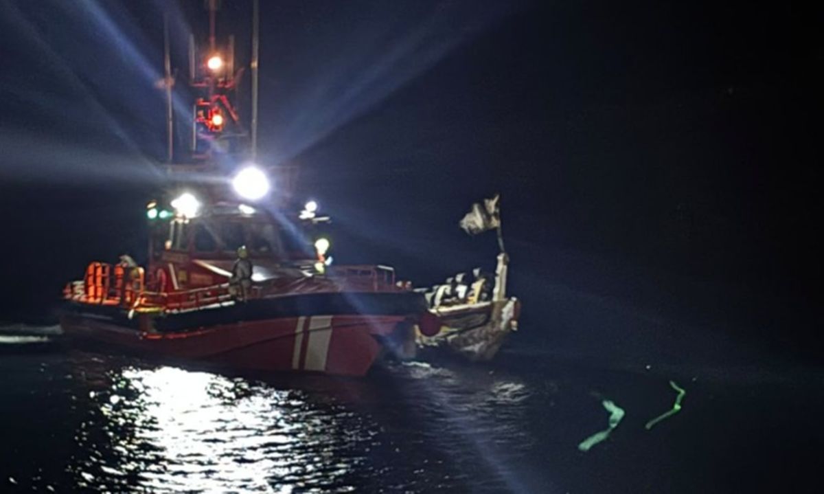 El Hierro recibe tres cayucos con más de 450 personas en dos días