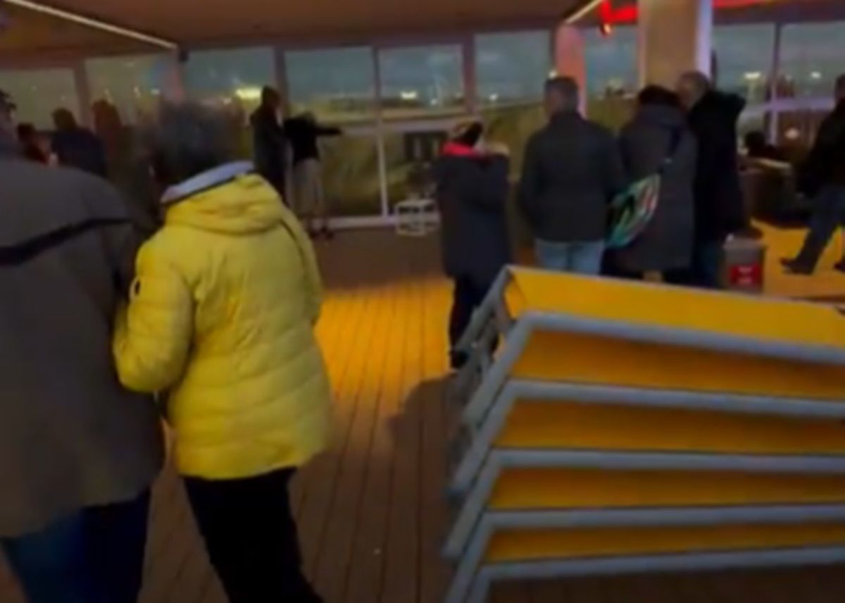 Un crucero con destino a Canarias choca contra dos barcos y cancela el viaje de 2.428 pasajeros