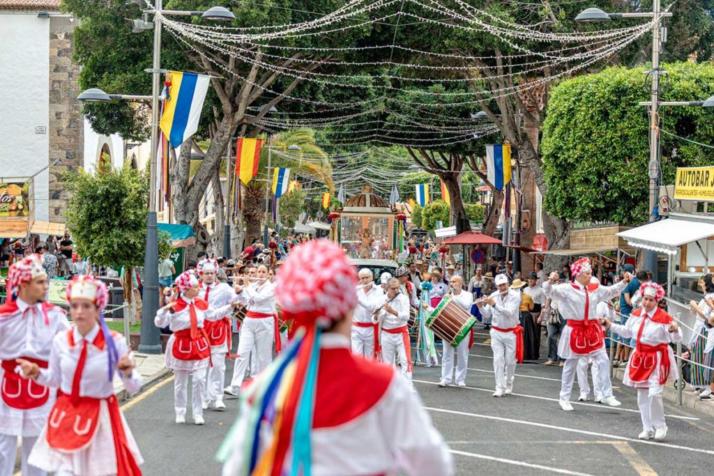Acaban las Fiestas Patronales en Adeje con la romería y la ofrenda