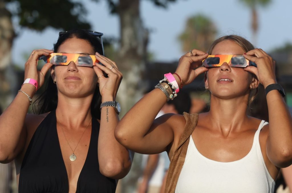 Dos millones de gafas para ver los próximos eclipses solares: así será su reparto gratuito