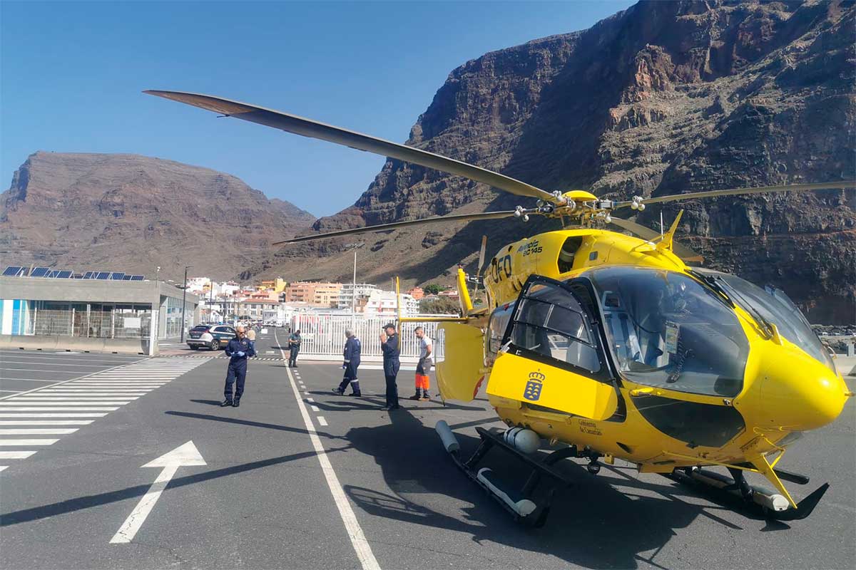 Un hombre de 78 años, grave tras caer con su coche por un barranco en La Gomera